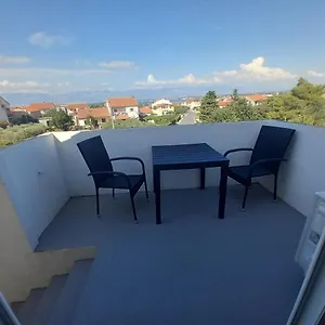 One Bedroom Loft With View Nin