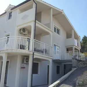 https://apartments-holiday-gavric.hotels-in-trogir.com