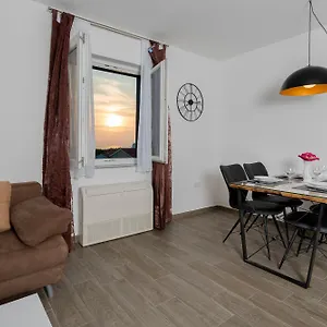 https://villa-anja.in-istria.net